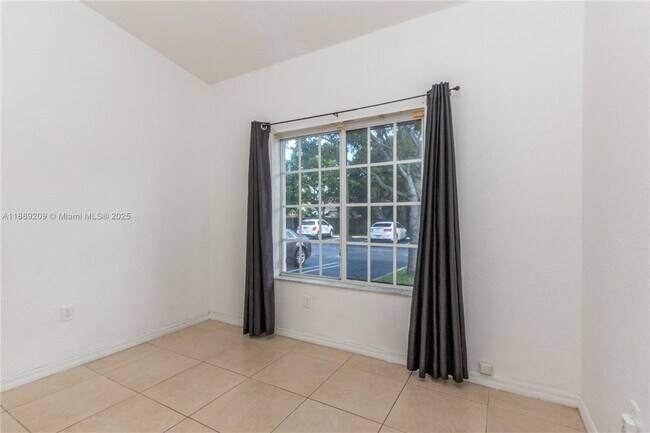 Building Photo - 3944 SW 48th Ave