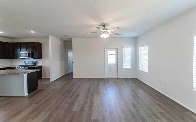 Building Photo - 515 Clearlake Dr