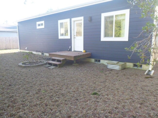 Building Photo - 2 bedroom close to the beach