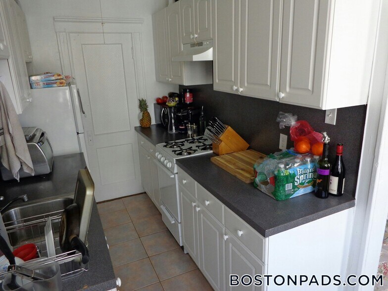 Building Photo - 121 Park Dr