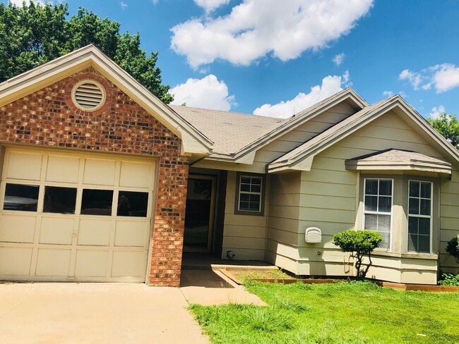Primary Photo - Cute House