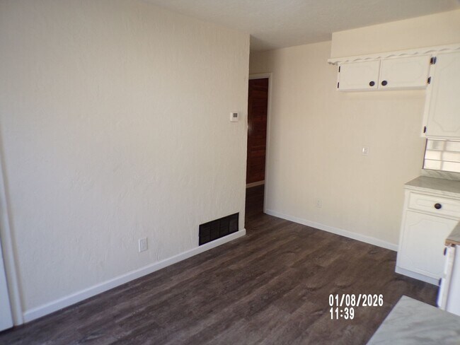 Building Photo - Great re-do