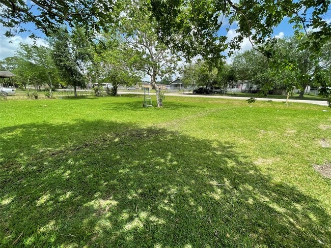 Building Photo - 2734 Ash Rd