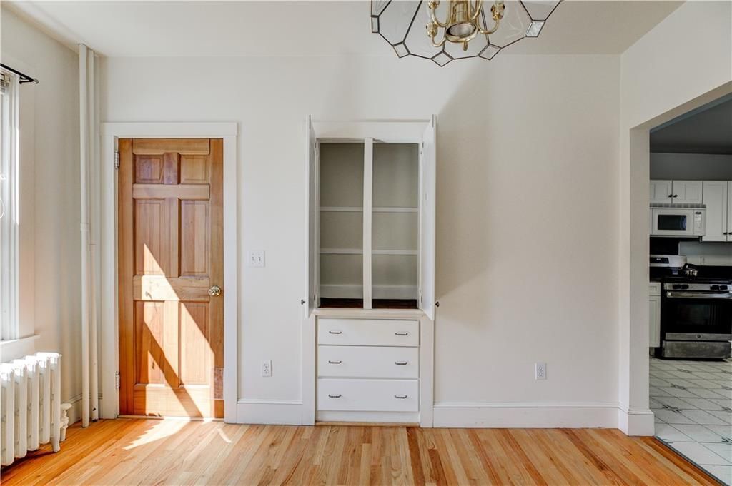 Building Photo - 577 Spring St