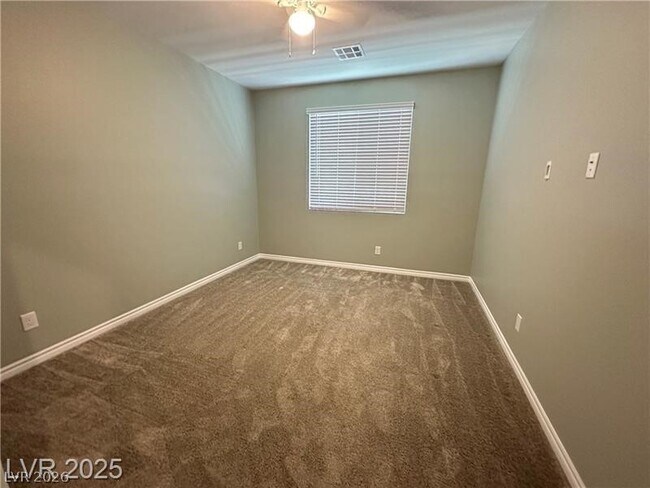 Building Photo - 9565 Camelback Crk Dr