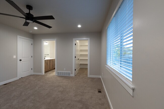 Building Photo - 308 Canterbury Wy