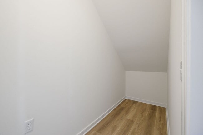 Building Photo - Brand New 2 Bedroom Condo Located in Midlo...