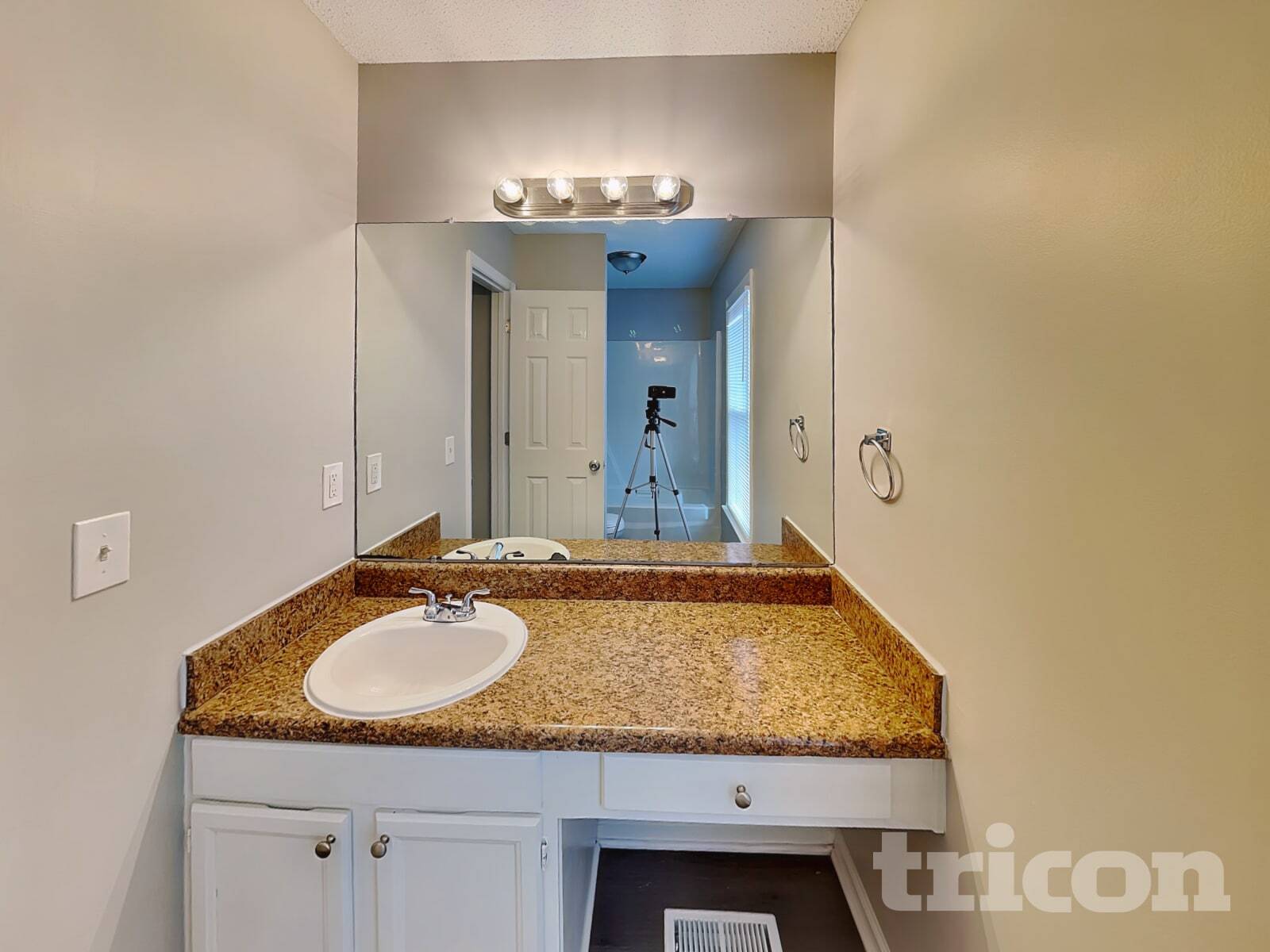 Building Photo - 216 Netherland Dr