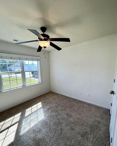 Building Photo - 1003 Wt Whitehead Dr