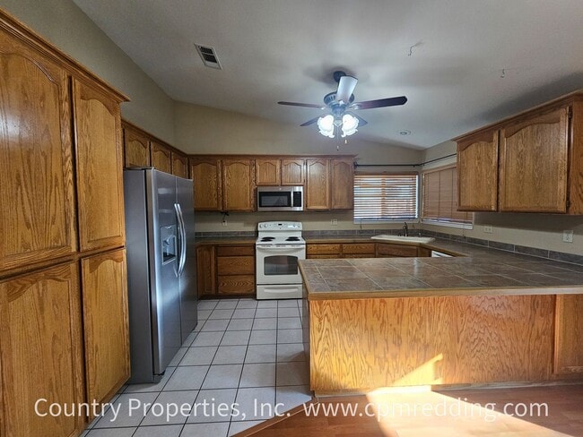 Building Photo - Spacious 4-Bedroom Home in Mary Lake Neighborhood Available Now!