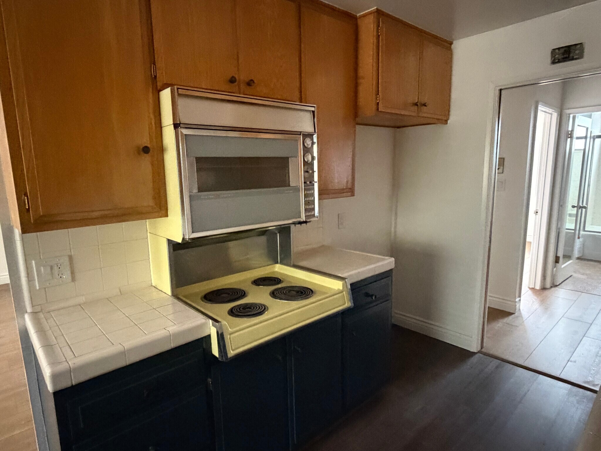 Vintage 1960 kitchen - 100 Hermosa Ave