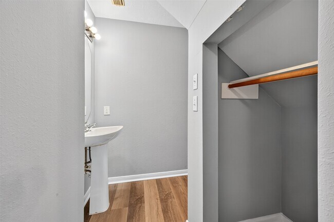 Building Photo - 8253 Fuqua Gardens Dr