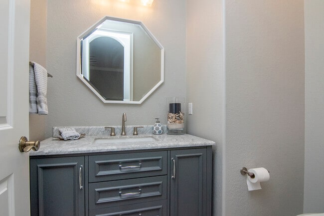 Building Photo - 5919 Bowen Daniel Dr