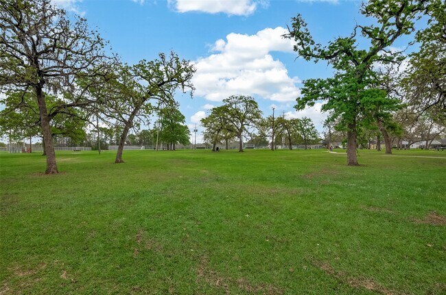 Building Photo - 7927 Brays St