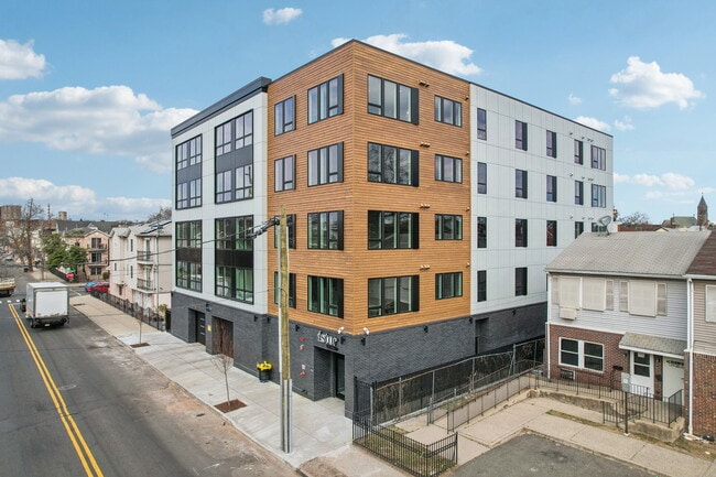 Building Photo - 84-86 Astor Street