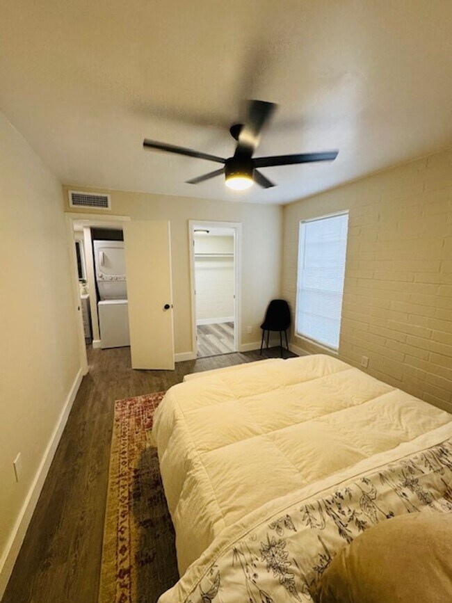 Building Photo - Sunnyslope Apartments