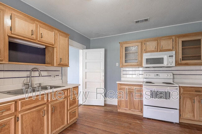 Building Photo - 254 S Railroad St