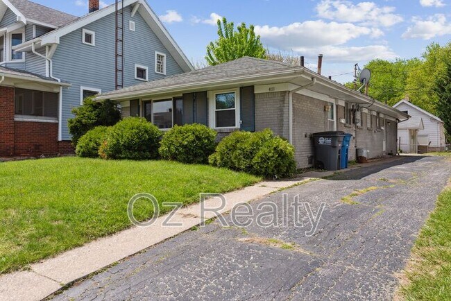 Building Photo - 4111 Parrakeet Ave