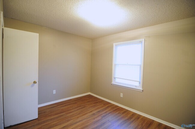 Building Photo - 2701 Lantern Walk SE