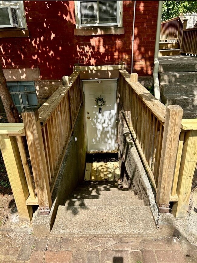 Building Photo - 312 S Upper St