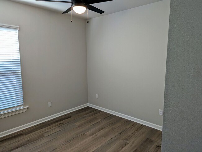 Building Photo - 136 Segovia Wy