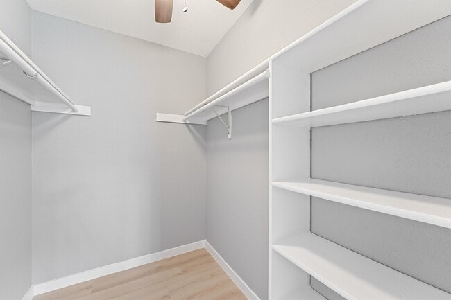 Building Photo - 9323 Goodmeadow Dr