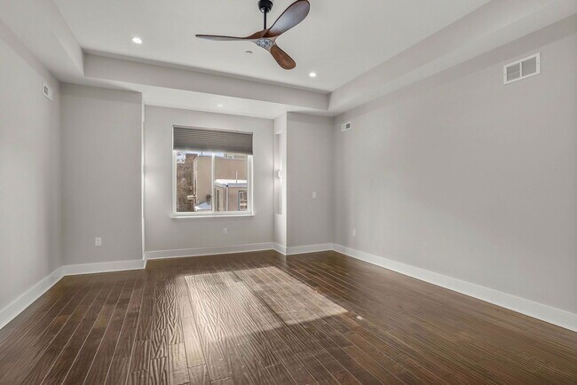 Building Photo - 1645 W Cabot St