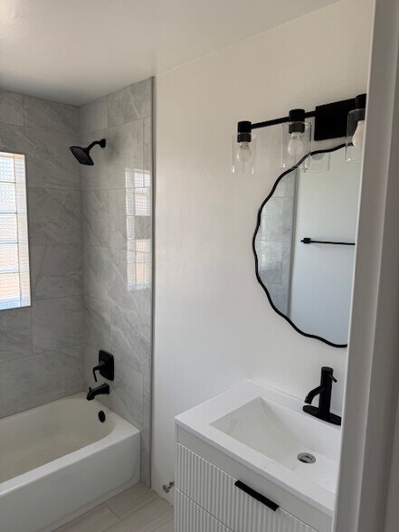 Building Photo - 1540 S Bellaire St