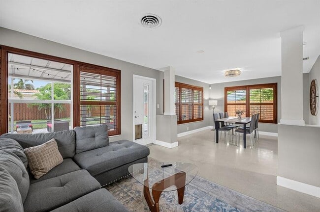 Building Photo - 2407 NE 17th Terrace