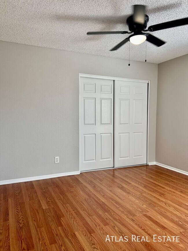 Building Photo - 465 W Ivyglen St