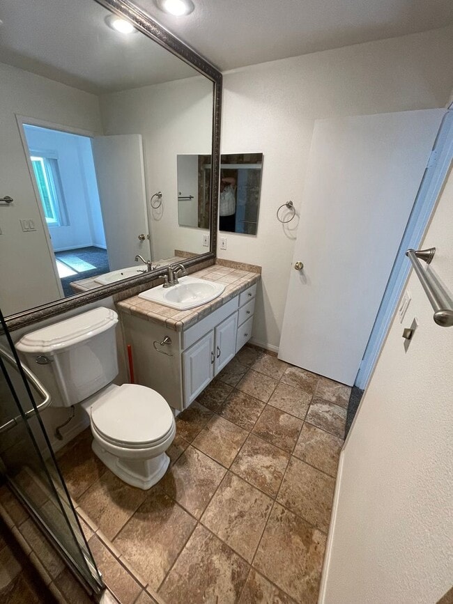 Building Photo - Bright 2bd/2bth in Quiet Del Mar Gated Community