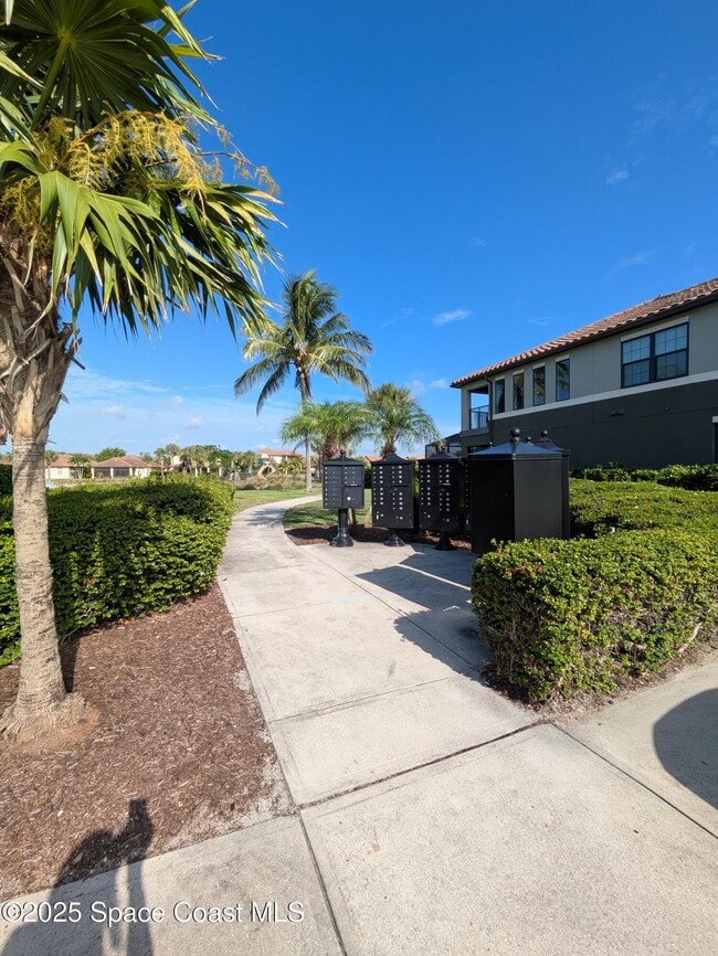 Building Photo - 725 Ventura Dr