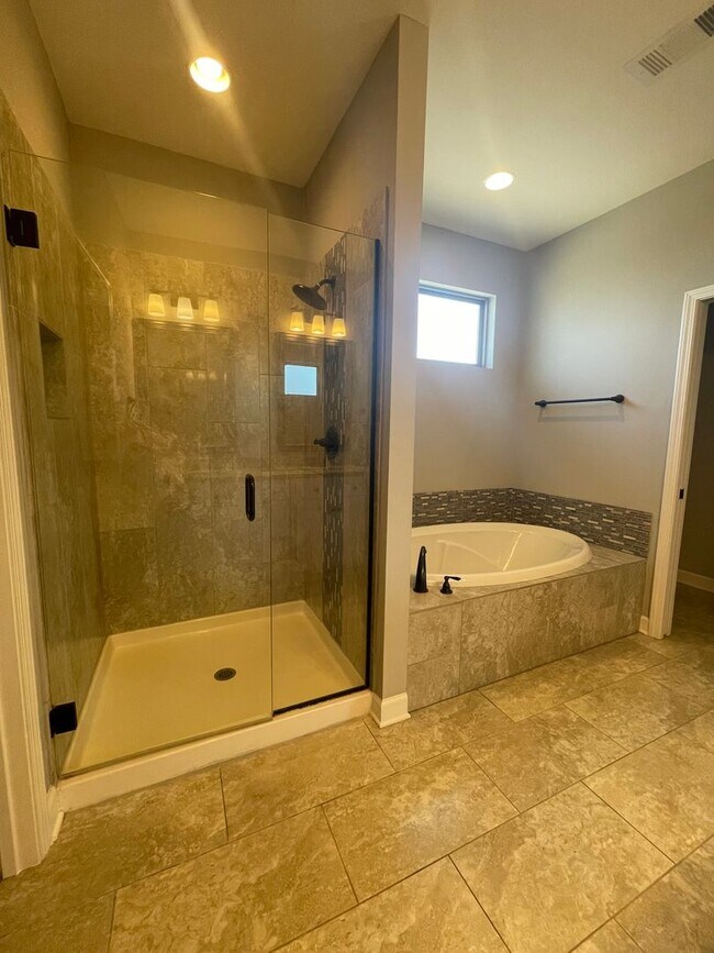 Building Photo - Great location in Sherwood