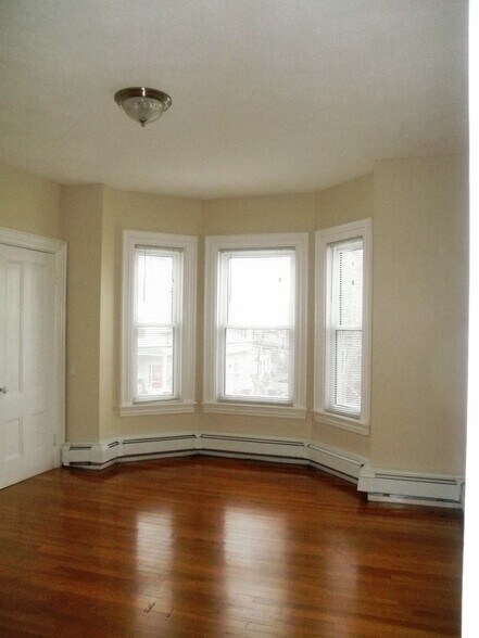 Living Room - 129 Brown St
