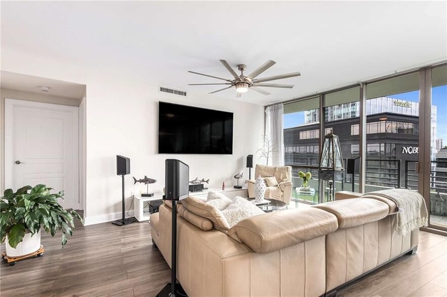 Building Photo - 700 Park Regency Pl NE