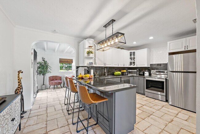 Building Photo - 428 Palmetto St
