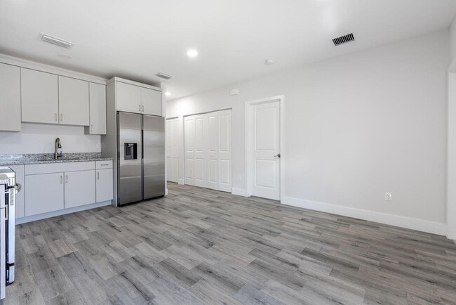 Building Photo - 1119 Osceola Dr