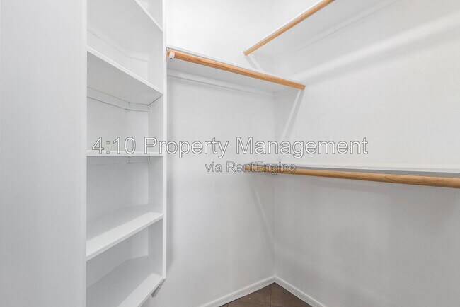 Building Photo - 30725 N Royal Oak Way