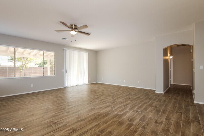 Building Photo - 12933 W Ash St