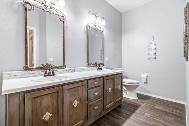 Building Photo - Charming First-Floor 2-Bedroom Condo