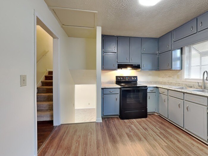 Building Photo - 105 Feldwood Pines St
