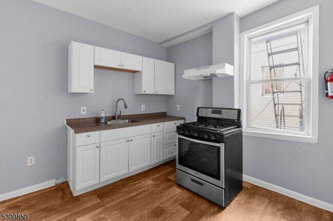 Building Photo - 95 1st St