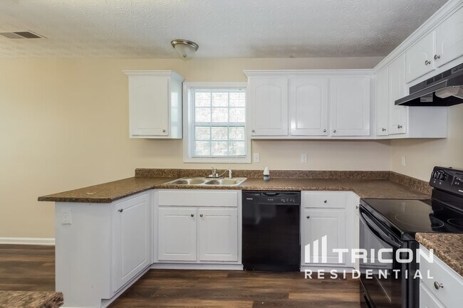 Building Photo - 195 Shadowbrook Dr