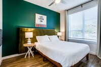 Building Photo - 2425 E Riverside Dr