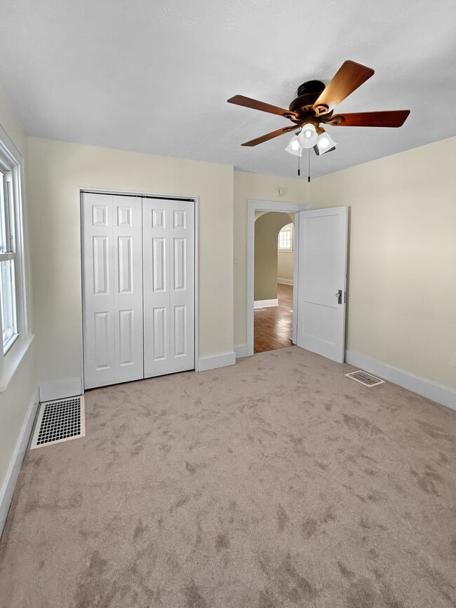 Building Photo - Welcome to this charming 2-bedroom, 1-bathroom home located in the heart of Crescent Township, PA