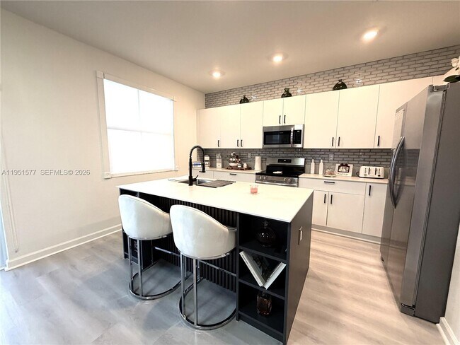 Building Photo - 2661 SE 24th Ct