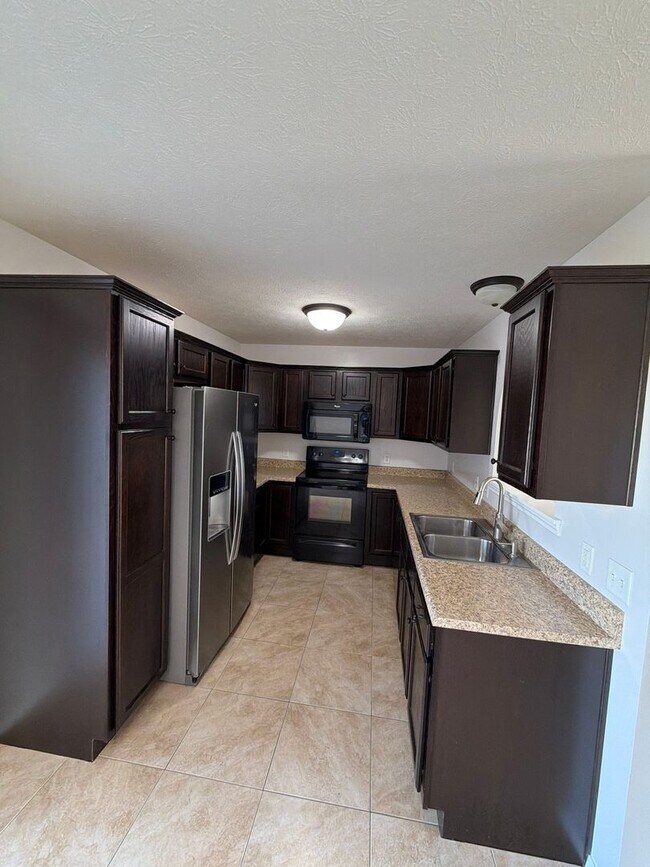 Building Photo - Your Perfect Home Awaits