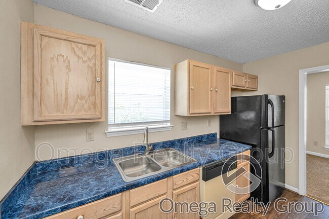 Building Photo - 6749 Lakes Edge Ln