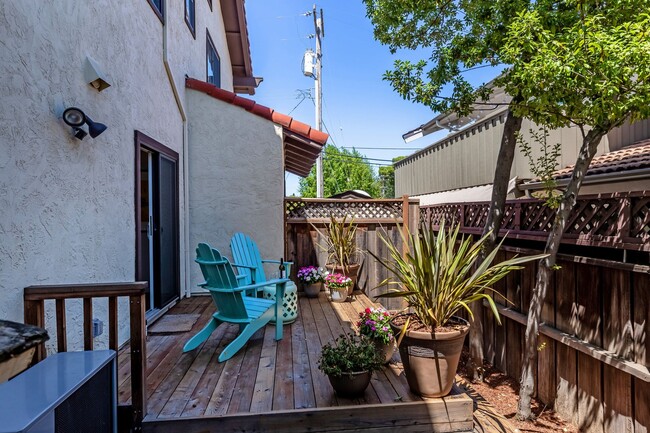 Building Photo - Downtown Los Altos Luxury Townhome