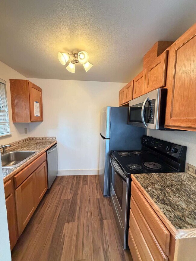 Building Photo - 2-Bedroom Near Mt. Tabor